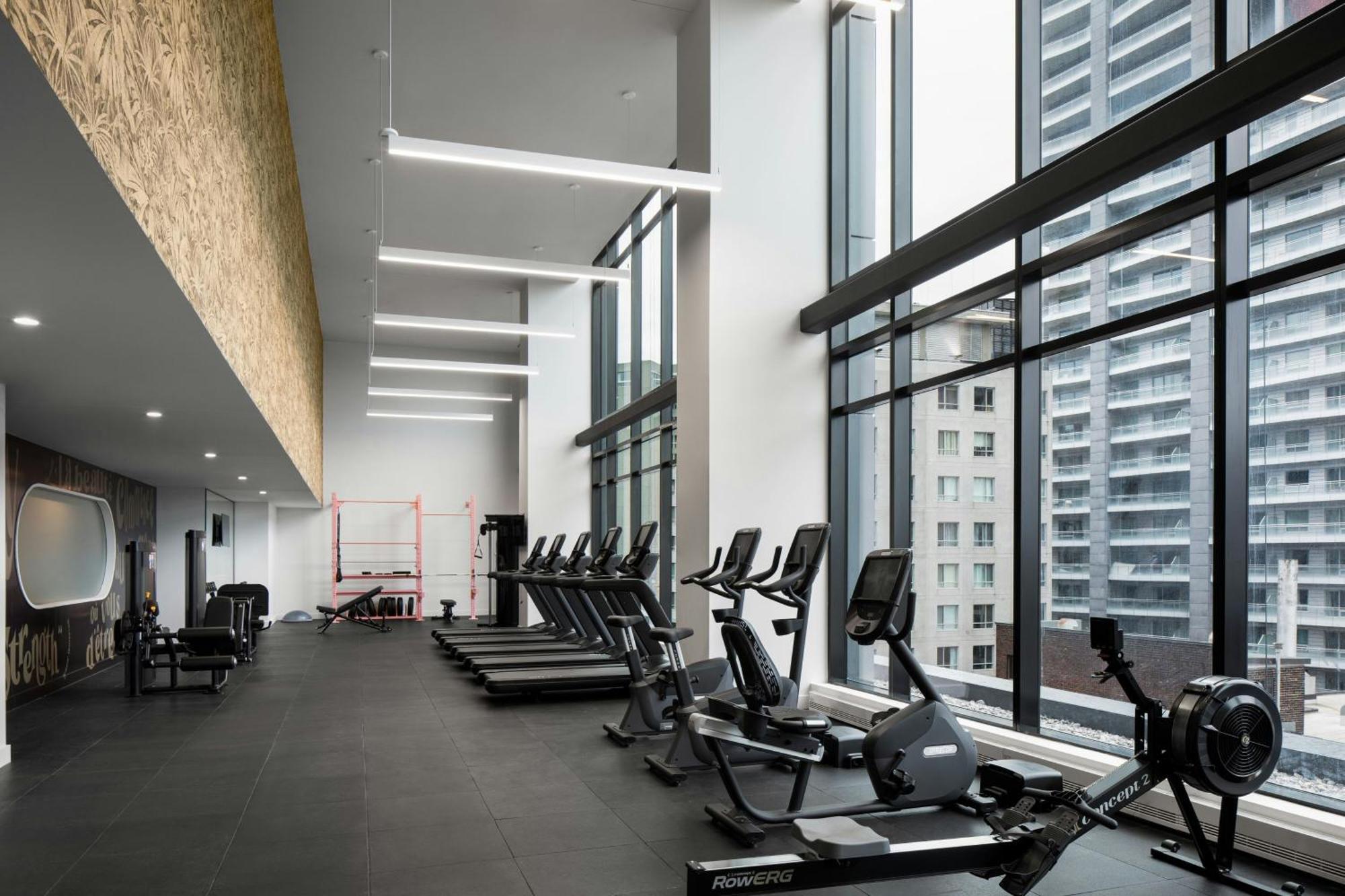 Honeyrose Hotel, Montreal, A Tribute Portfolio Hotel Екстериор снимка The gym at The Collective Old Oak
