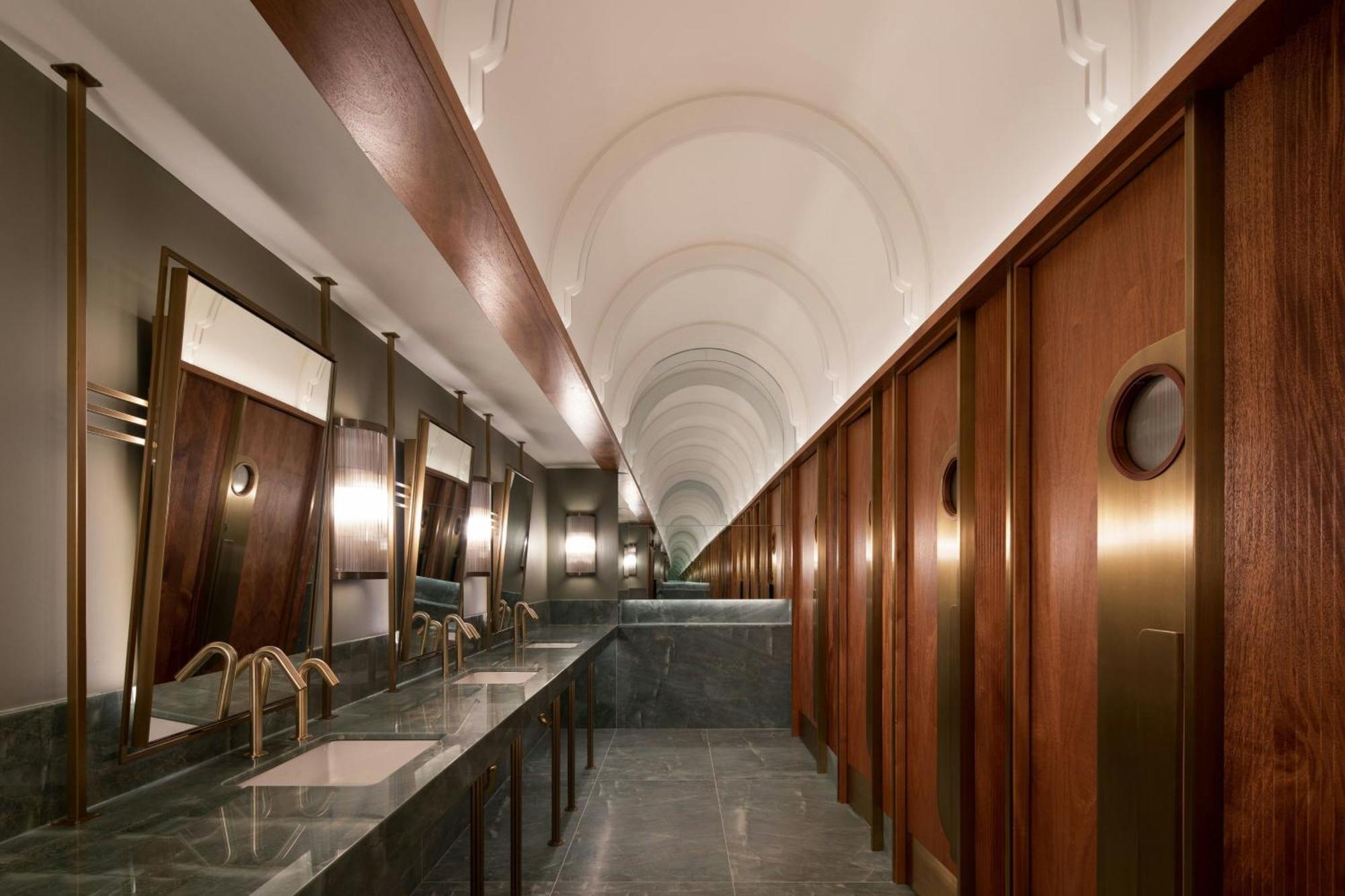 Honeyrose Hotel, Montreal, A Tribute Portfolio Hotel Екстериор снимка The interior of the public lavatory at the station