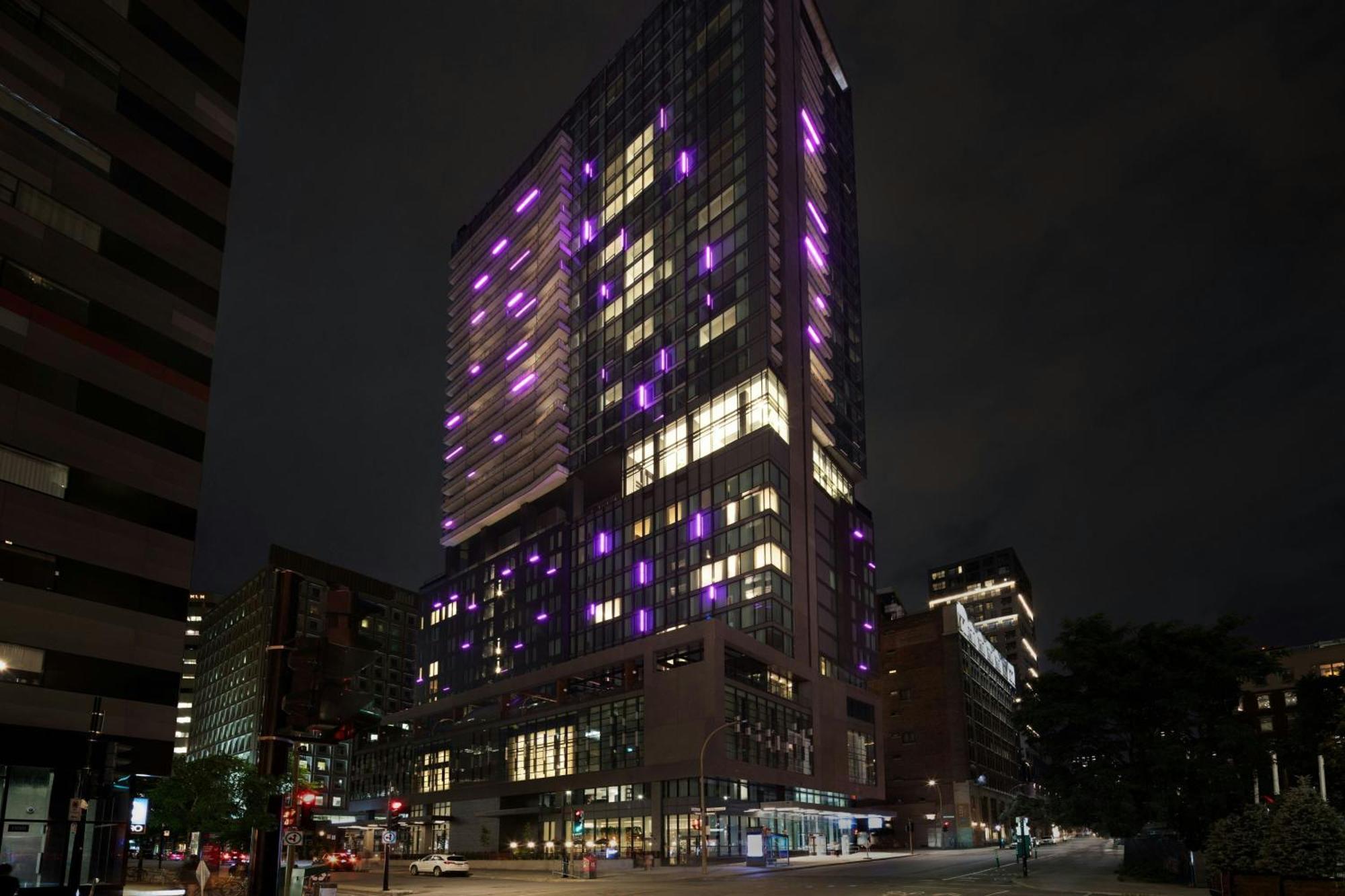 Honeyrose Hotel, Montreal, A Tribute Portfolio Hotel Екстериор снимка The Standard East Village at night